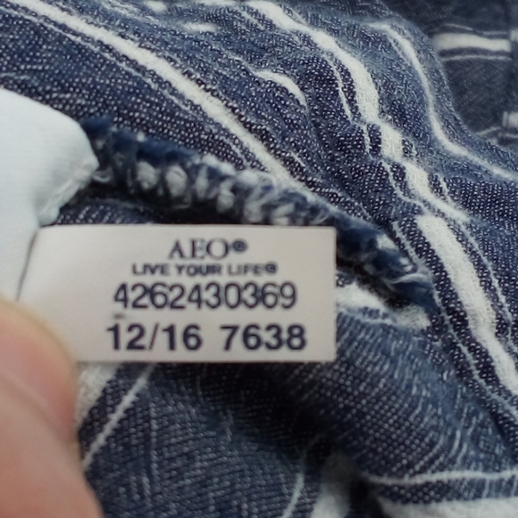 AEO Chambray Striped Crop Top Smocked Cotton Blend 2016 L American Eagle - Picture 16 of 16